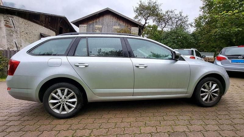 Usata Skoda Octavia Executive 150 CV (110 kW) 2015 Argento Utilitaria