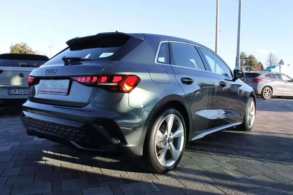 Nuova Audi A3 S-Line 150 CV (110 kW) 2025 Grigio daytona perlato Berlina