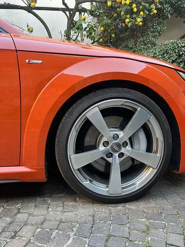 Usata Audi TT Roadster Ambiente 245 CV (180 kW) 2019 Arancione Cabrio