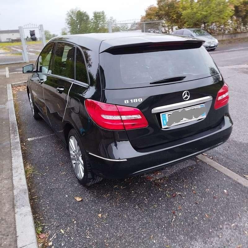 Usata Mercedes B180 Executive 122 CV (89 kW) 2012 Utilitaria