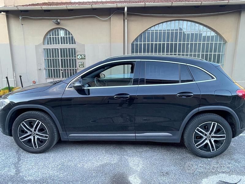 Usata Mercedes GLA180 136 CV (100 kW) 2023 Nero SUV