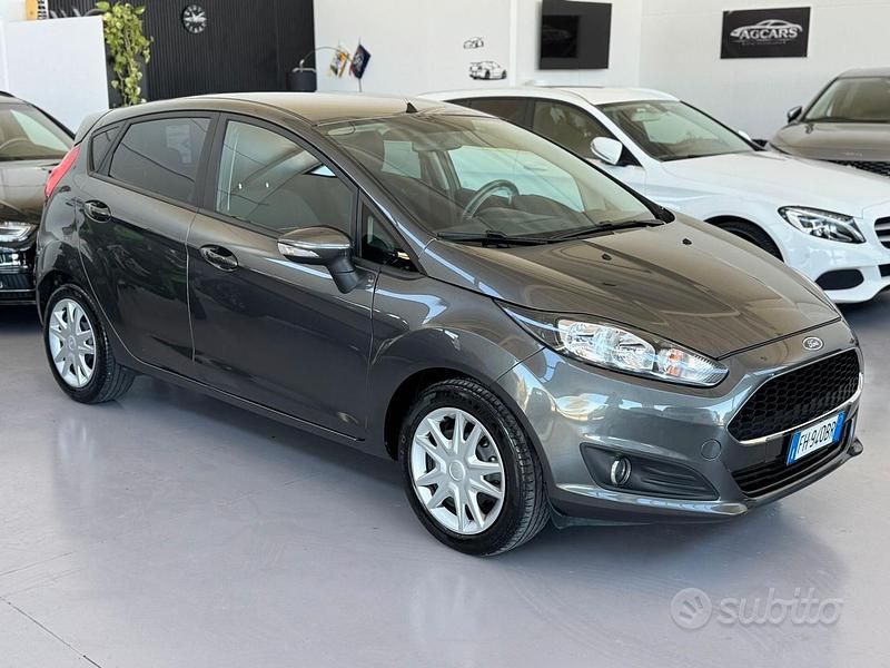 Usata Ford Fiesta 100 CV (73 kW) 2017 Grigio Berlina