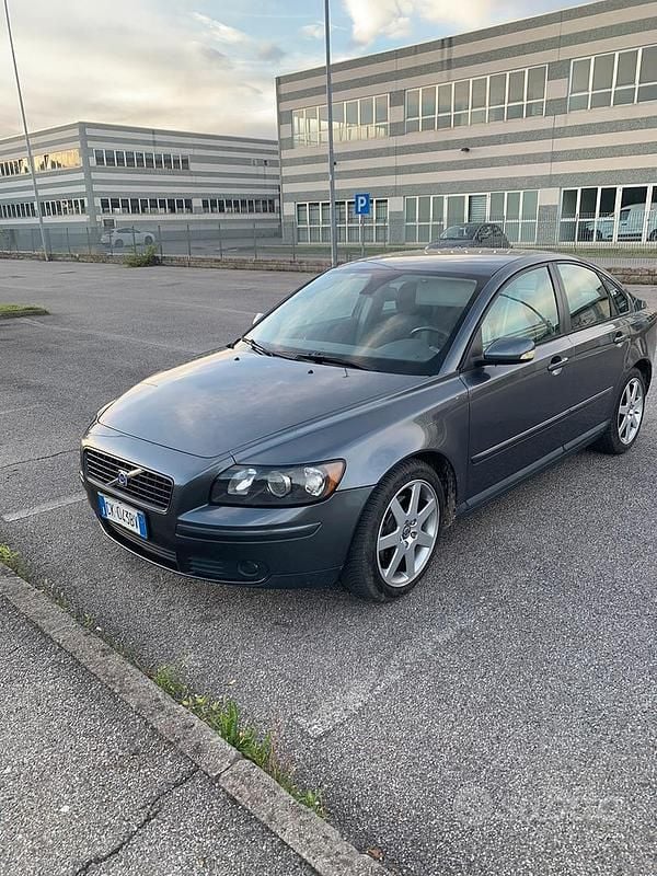 Usata Volvo S40 170 CV (125 kW) 2004 Grigio Berlina