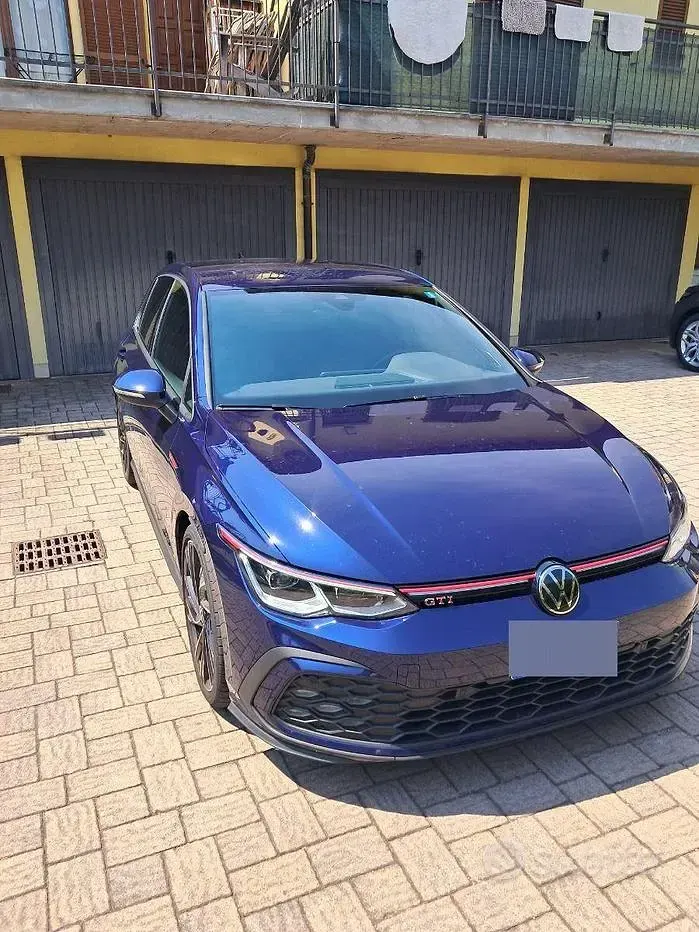 Usata VW Golf VIII 245 CV (180 kW) 2023 Bluazzurro Berlina