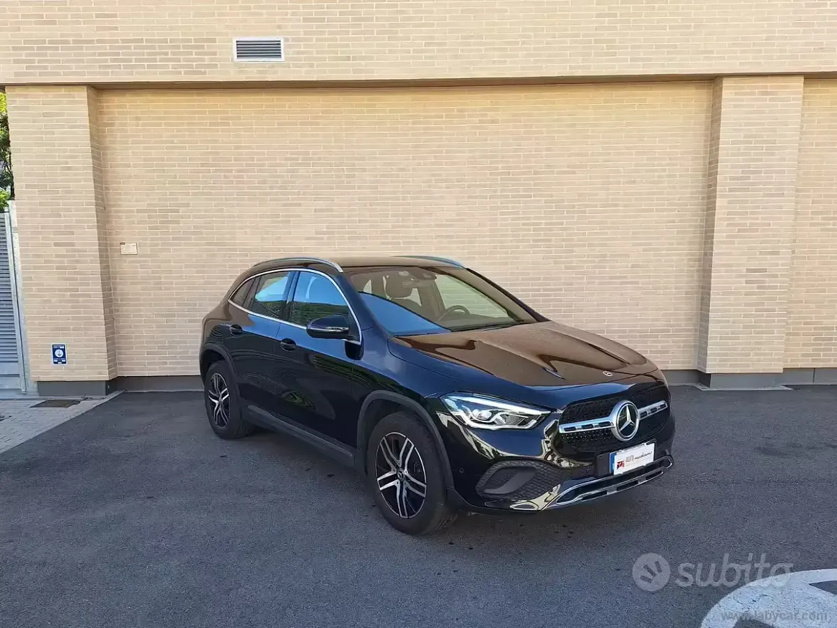 Usata Mercedes GLA200 150 CV (110 kW) 2020 Nero SUV