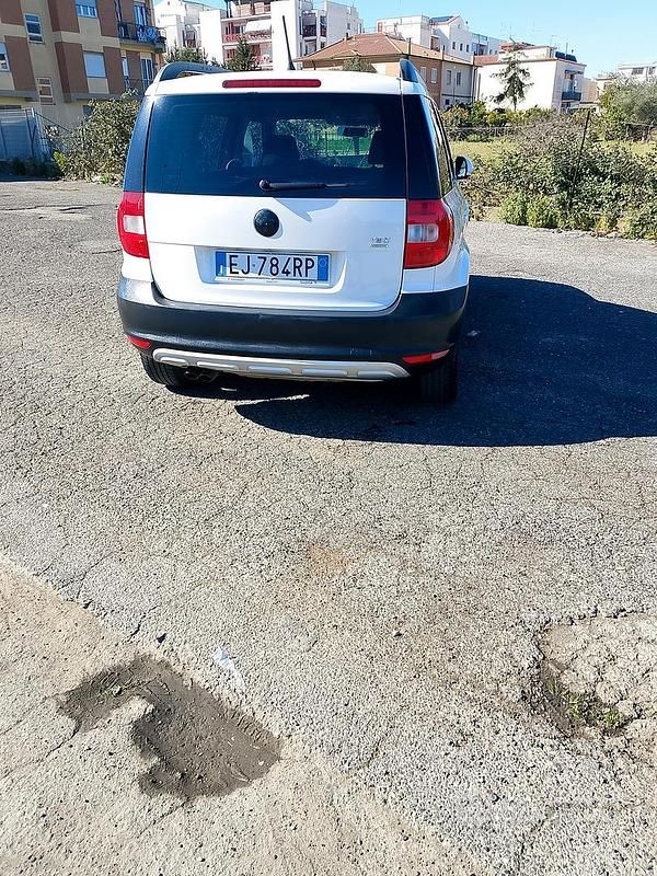 Usata Skoda Yeti Adventure 105 CV (77 kW) 2011 Bianco SUV