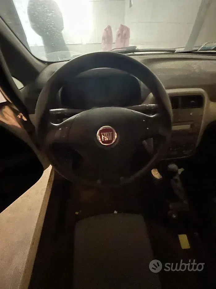 Usata Fiat Grande Punto 77 CV (56 kW) 2013 Bianco Utilitaria