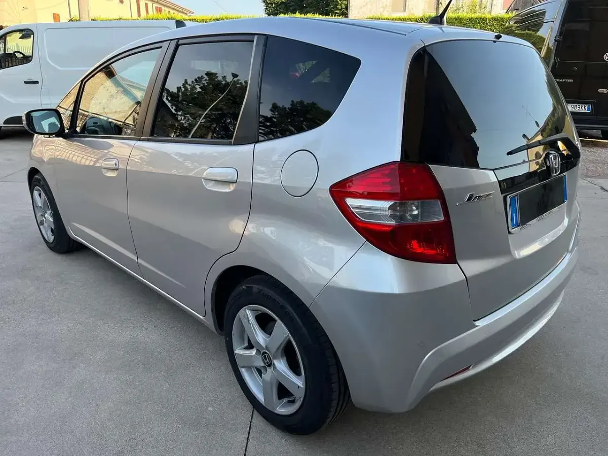 Usata Honda Jazz Elegance 99 CV (72 kW) 2012 Alabaster silver Utilitaria