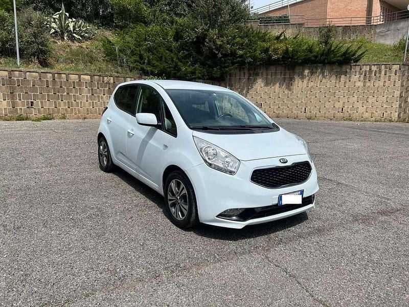 Usata Kia Venga 90 CV (66 kW) 2017 Bianco Utilitaria