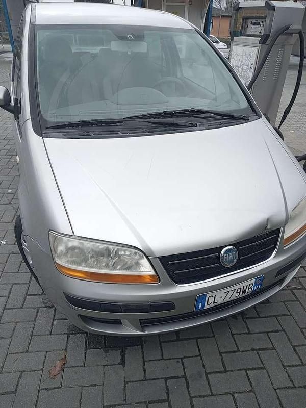 Usata Fiat Idea Emotion 95 CV (69 kW) 2004 Argento Monovolume