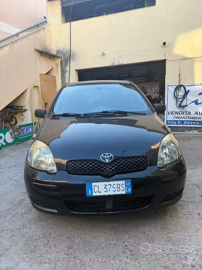 Usata Toyota Yaris Sol 75 CV (55 kW) 2004 Nero Berlina