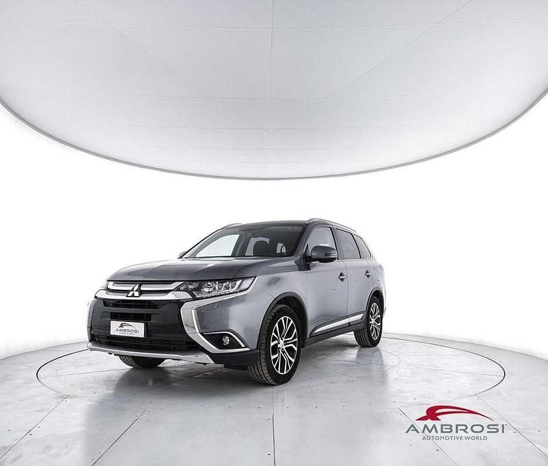 Usata Mitsubishi Outlander Intense 150 CV (110 kW) 2016 Grigio SUV