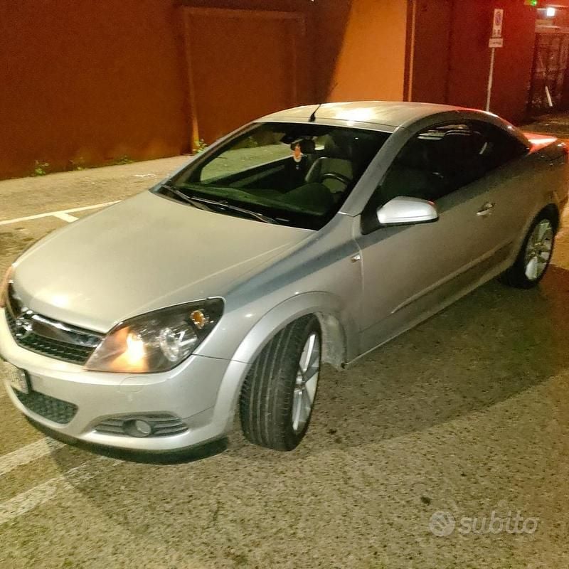 Grigio Usata 2007 Opel Astra Cabriolet Cabrio | 2400 € - Immagine 1/4