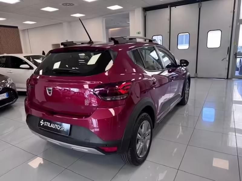Usata Dacia Sandero Essentiel 101 CV (74 kW) 2022 Rosso Berlina