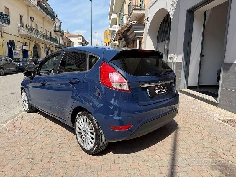 Occasion Ford Fiesta Titanium 75 ch (55 kW) 2015 Bleue Berline