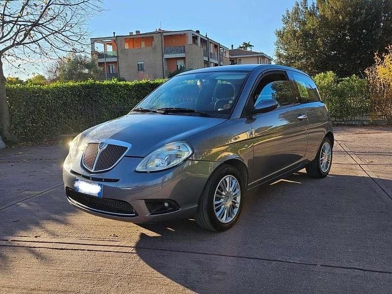 Usata Lancia Ypsilon 60 CV (44 kW) 2008 Grigio Utilitaria