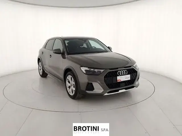 Usata Audi A1 Comfort 150 CV (110 kW) 2025 Grigio SUV