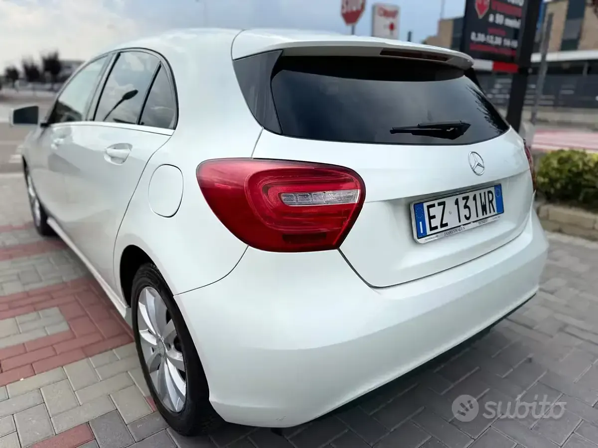 Usata Mercedes A180 109 CV (80 kW) 2015 Bianco Utilitaria