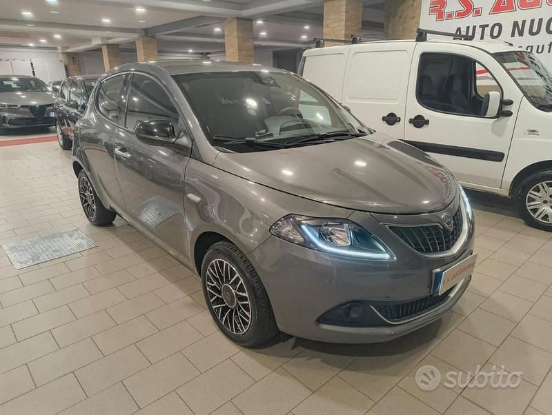 Usata Lancia Ypsilon S 69 CV (50 kW) 2024 Grigio Utilitaria