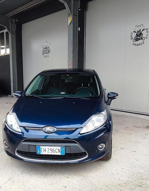 Usata Ford Fiesta Titanium 70 CV (51 kW) 2012 Blu Utilitaria