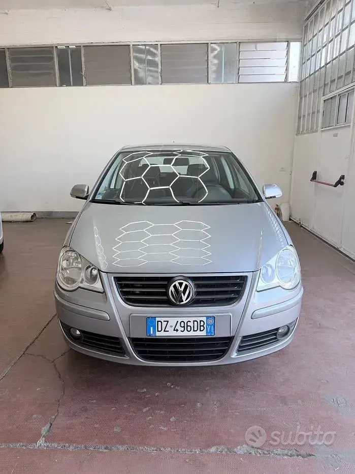 Usata VW Polo Comfortline 69 CV (50 kW) 2009 Grigio Utilitaria