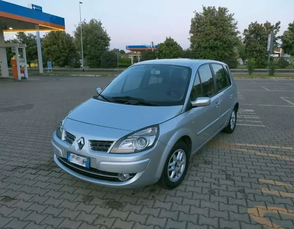 Usata Renault Scenic E-Tech 105 CV (77 kW) 2009 Argento Monovolume
