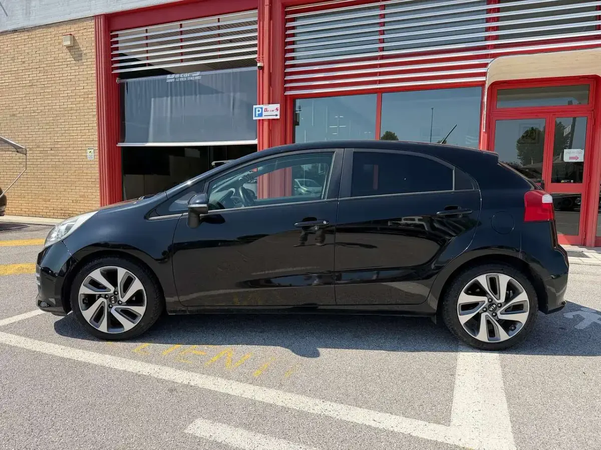 Usata Kia Rio 75 CV (55 kW) 2016 Nero Utilitaria