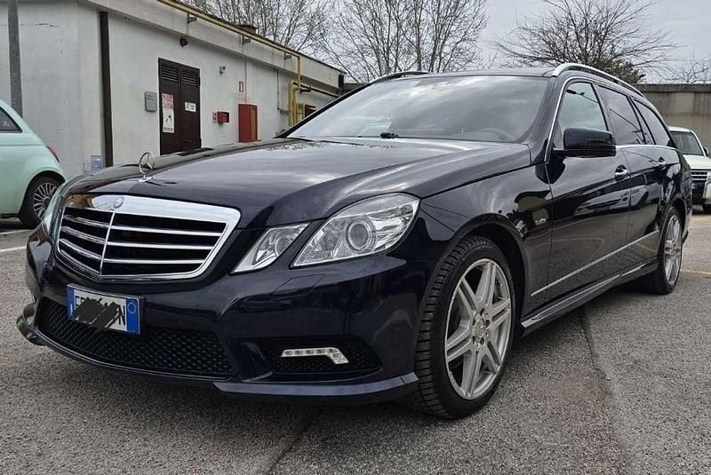 Usata Mercedes E350 Avantgarde 265 CV (194 kW) 2011 Blu/azzurro Station wagon