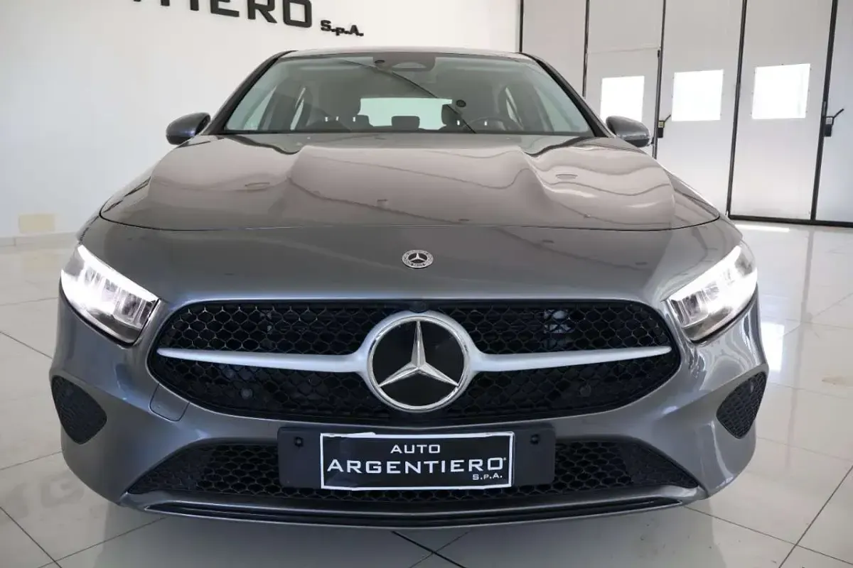 Usata Mercedes A180 Advanced 116 CV (85 kW) 2023 Rosso Berlina