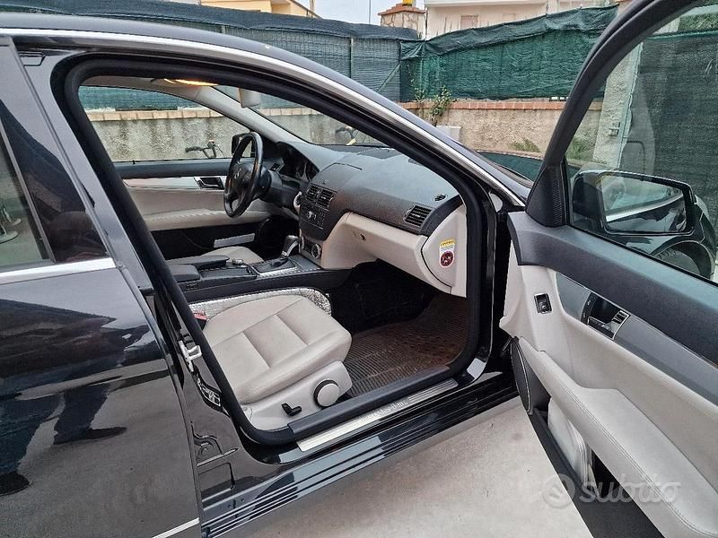 Usata Mercedes C220 Avantgarde 170 CV (125 kW) 2009 Nero Berlina