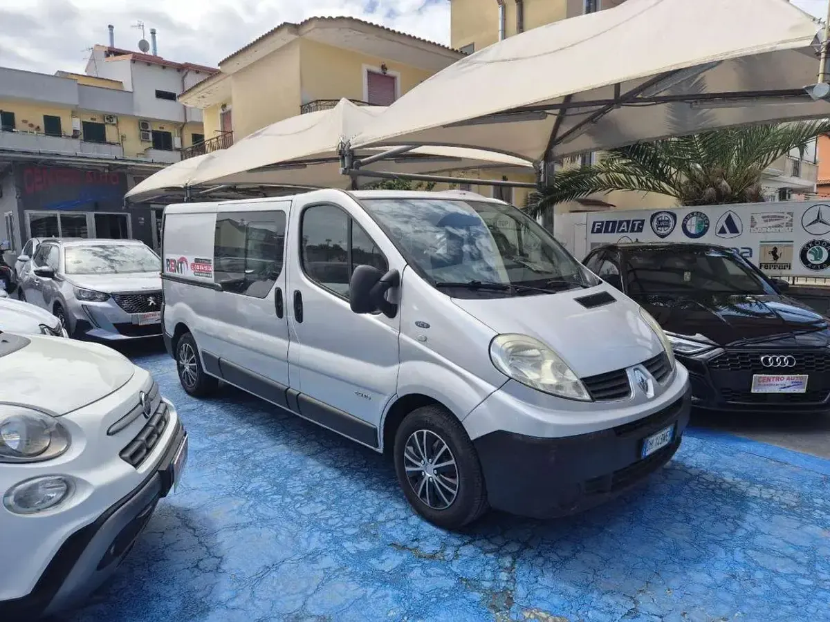 Begagnad Renault Trafic 114 HK (83 kW) 2007 Vit Minibuss