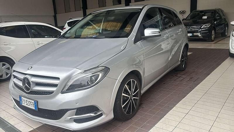 Usata Mercedes B200 Premium 156 CV (114 kW) 2015 Argento Monovolume