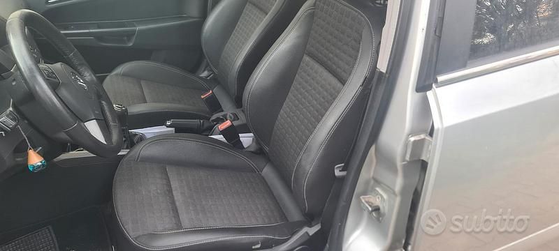 Usata Opel Astra 120 CV (88 kW) 2007 Grigio Utilitaria