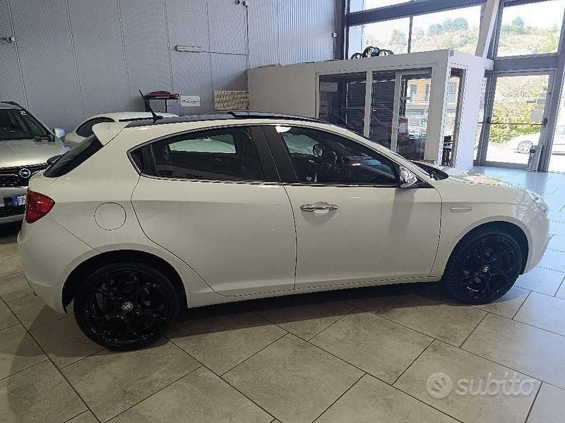 Occasion Alfa Romeo Giulietta Exclusive 175 ch (128 kW) 2015 Blanc Citadine