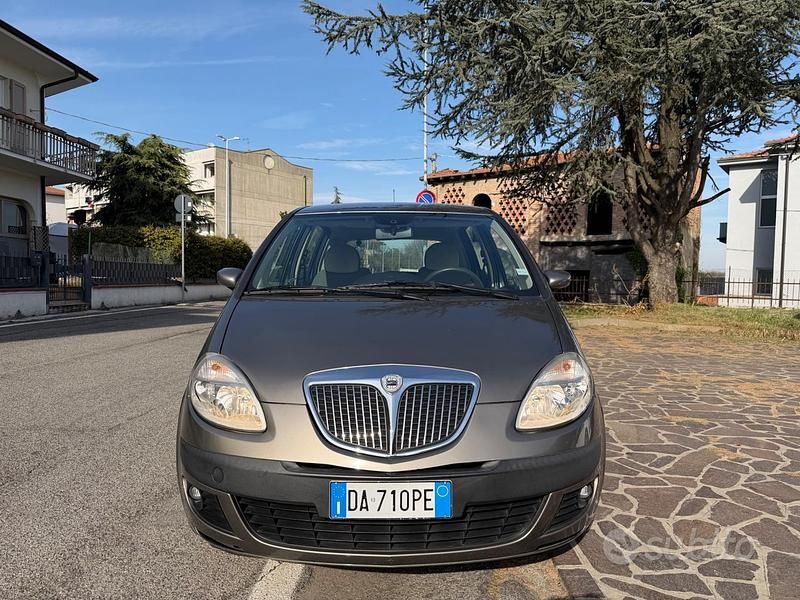 Usata Lancia Musa 69 CV (50 kW) 2006 Grigio Monovolume