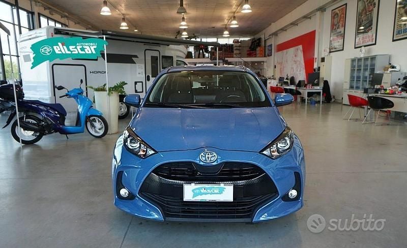 Usata Toyota Yaris Active 72 CV (52 kW) 2021 Azzurro Utilitaria