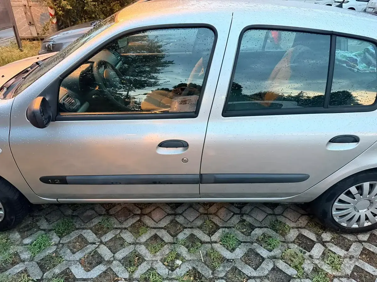 Usata Renault Clio 75 CV (55 kW) 2005 Grigio Utilitaria