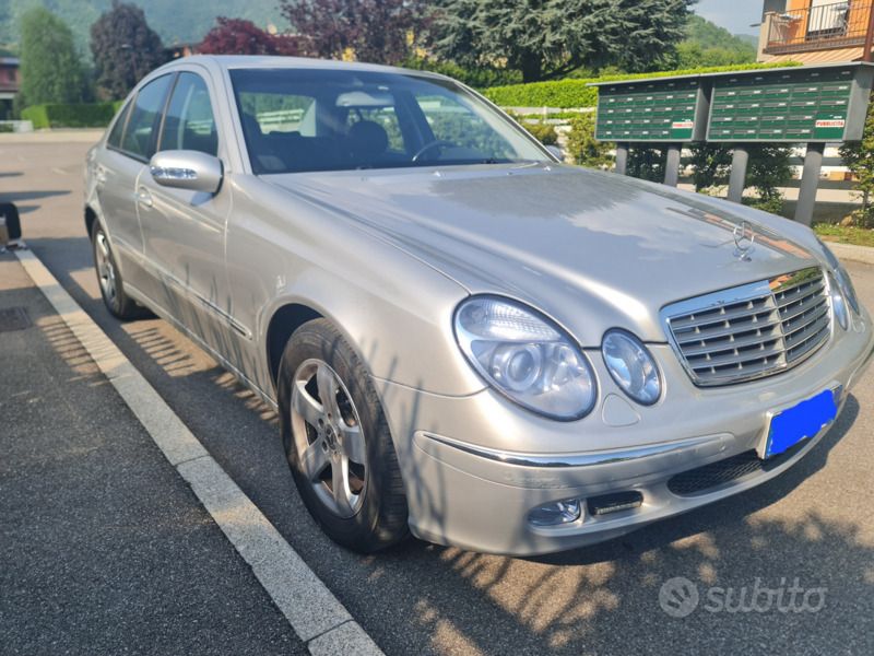Usata Mercedes E240 Elegance 177 CV (130 kW) 2002 Grigio Berlina