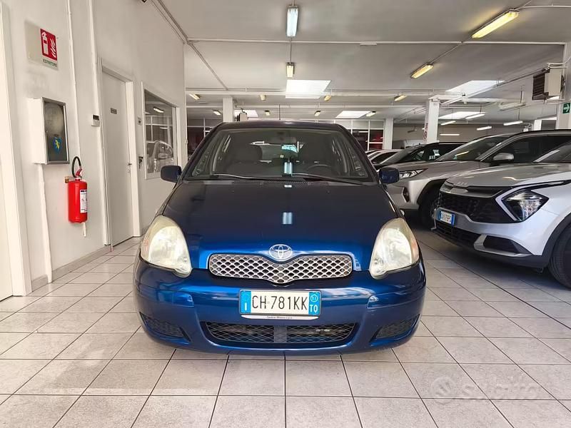 Usata Toyota Yaris 75 CV (55 kW) 2003 Blu Utilitaria