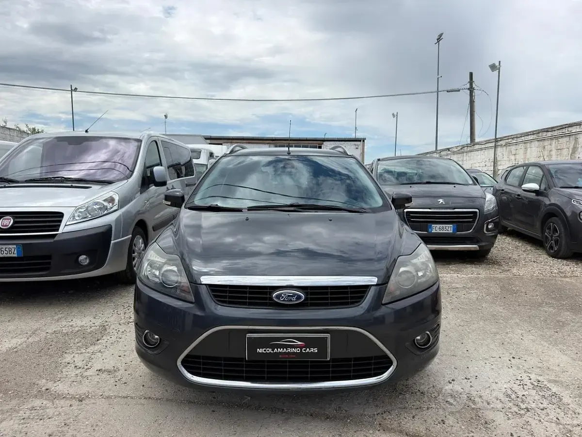 Usata Ford Focus Titanium 110 CV (80 kW) 2010 Grigio Station wagon