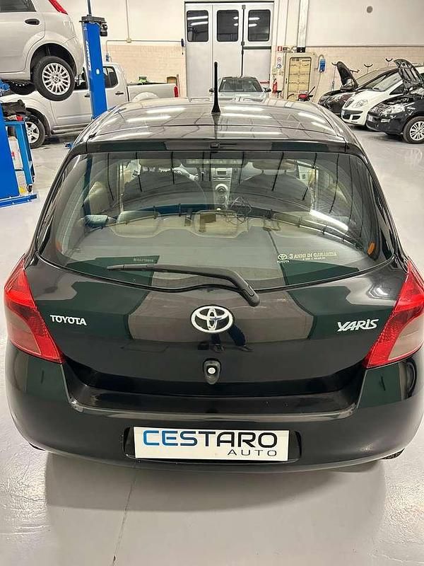 Usata Toyota Yaris Sol 87 CV (63 kW) 2007 Nero Utilitaria