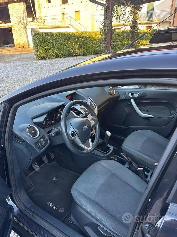 Usata Ford Fiesta 96 CV (70 kW) 2013 Utilitaria