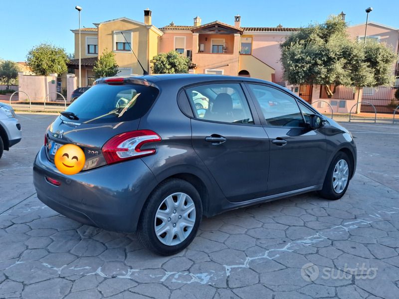 Usata Peugeot 208 Active 82 CV (60 kW) 2014 Grigio Utilitaria