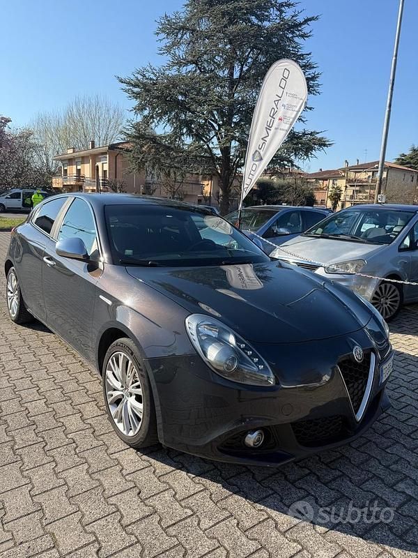 Marrone Usata 2016 Alfa Romeo Giulietta Super Due volumi | 7500 € (Ottimo prezzo) - Immagine 1/4