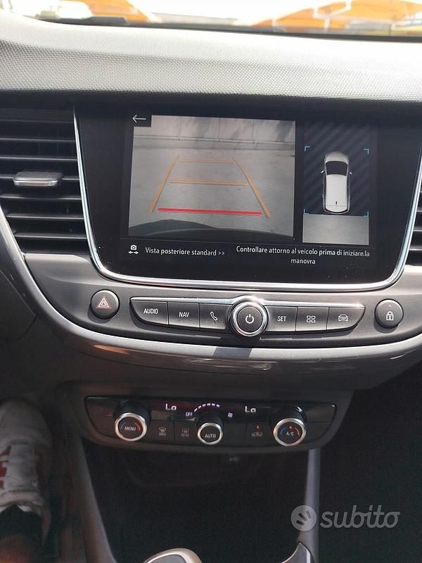 Usata Opel Crossland Elegance 110 CV (80 kW) 2023 Argento SUV