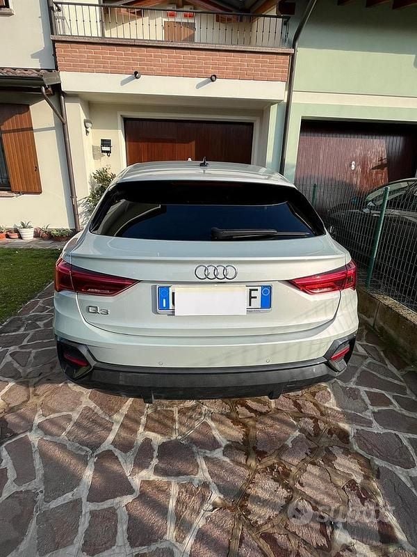Usata Audi Q3 Sportback Ambiente 150 CV (110 kW) 2024 Grigio SUV