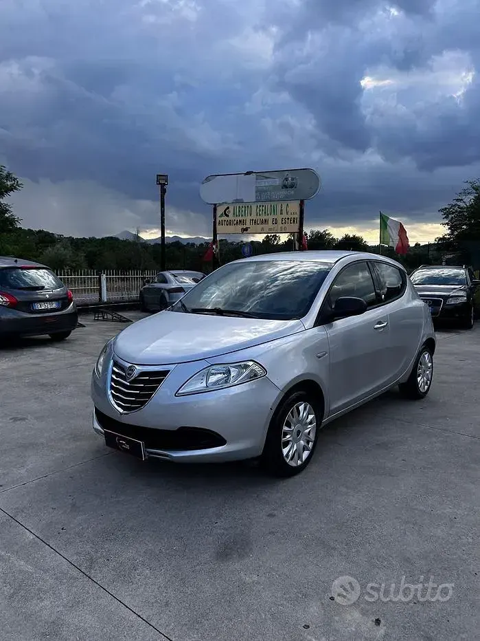 Usata Lancia Ypsilon Silver 69 CV (50 kW) 2013 Grigio Utilitaria
