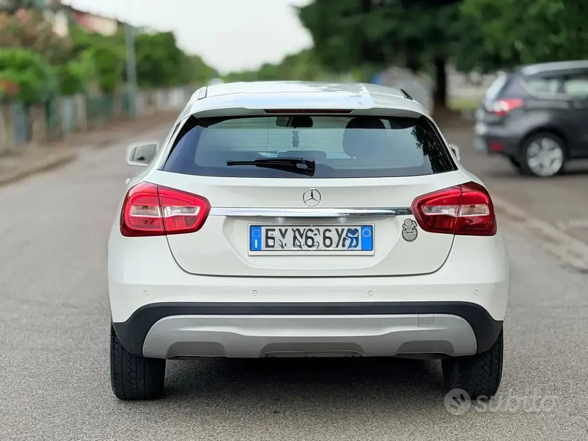 Usata Mercedes GLA180 Premium 109 CV (80 kW) 2016 Bianco SUV