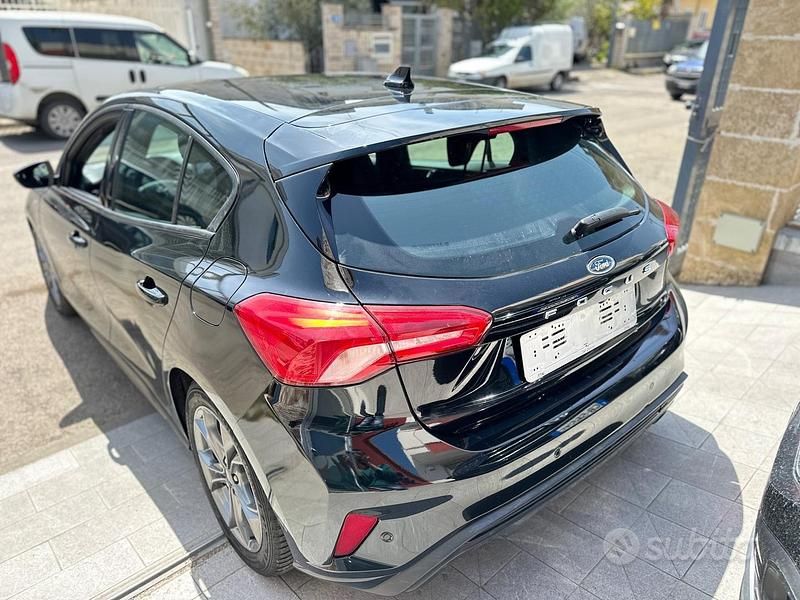 Usata Ford Focus ST-Line 120 CV (88 kW) 2021 Nero Berlina