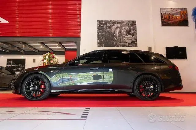 Usata Mercedes E53 AMG Premium Plus 612 CV (450 kW) 2026 Grigio scuro Station wagon